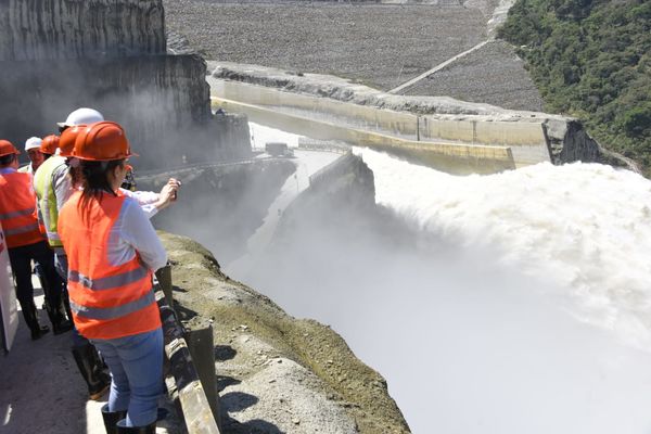 Comisiones empalme proyecto Ituango
Comisiones de empalme proyecto Ituango
Fecha: Noviembre 27 2019 
Para descargar esta fotografía en alta resolución, haga clic sobre la imagen hasta que la misma se despliegue en la pantalla completa; luego dé clic derecho y elija la opción "guardar imagen como". 
En caso de publicación por cualquier medio, solicitamos acompañarla del crédito: "Foto EPM"
Palabras clave: Comisiones empalme proyecto Ituango
