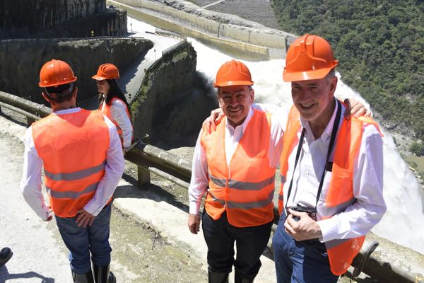 Comisiones empalme proyecto Ituango
Comisiones de empalme proyecto Ituango
Fecha: Noviembre 27 2019 
Para descargar esta fotografía en alta resolución, haga clic sobre la imagen hasta que la misma se despliegue en la pantalla completa; luego dé clic derecho y elija la opción "guardar imagen como". 
En caso de publicación por cualquier medio, solicitamos acompañarla del crédito: "Foto EPM"
Palabras clave: Comisiones empalme proyecto Ituango