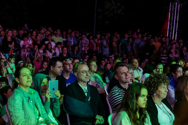 Encendido del Alumbrado Navideño 2015 
Encendido del Alumbrado Navideño 2015   
Fecha: Noviembre 28 de 2015. Lugar: Medellín, Parque de los Pies Descalzos
Para descargar esta fotografía en alta resolución, haga clic sobre la imagen hasta que la misma se despliegue en la pantalla completa; luego dé clic derecho y elija la opción "guardar imagen como". 
En caso de publicación por cualquier medio, solicitamos acompañarla del crédito: "Foto EPM"
Palabras clave: Encendido Alumbrado Navideño 2015