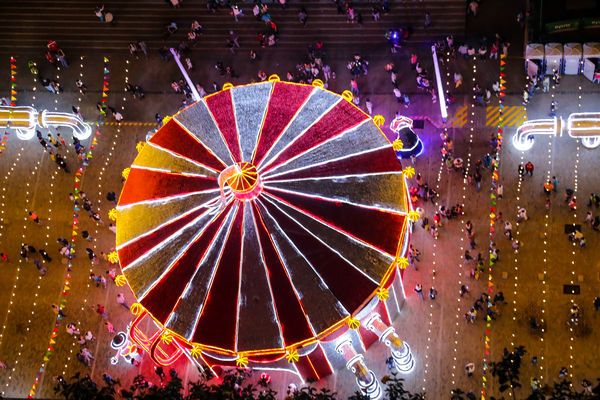 Encendido del Alumbrado Navideño 2015 
Encendido del Alumbrado Navideño 2015   
Fecha: Noviembre 28 de 2015. Lugar: Medellín, Parque de los Pies Descalzos
Para descargar esta fotografía en alta resolución, haga clic sobre la imagen hasta que la misma se despliegue en la pantalla completa; luego dé clic derecho y elija la opción "guardar imagen como". 
En caso de publicación por cualquier medio, solicitamos acompañarla del crédito: "Foto EPM"
Palabras clave: Encendido Alumbrado Navideño 2015