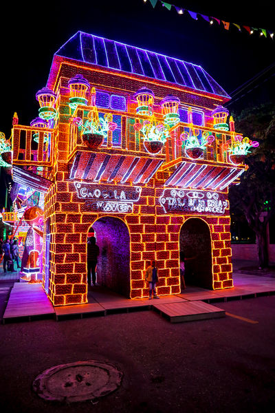 Encendido del Alumbrado Navideño 2015  
Encendido del Alumbrado Navideño 2015   
Fecha: Noviembre 28 de 2015. Lugar: Medellín, Parque de los Pies Descalzos
Para descargar esta fotografía en alta resolución, haga clic sobre la imagen hasta que la misma se despliegue en la pantalla completa; luego dé clic derecho y elija la opción "guardar imagen como". 
En caso de publicación por cualquier medio, solicitamos acompañarla del crédito: "Foto EPM"
Palabras clave: Encendido Alumbrado Navideño 2015