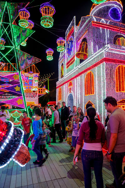 Encendido del Alumbrado Navideño 2015  
Encendido del Alumbrado Navideño 2015   
Fecha: Noviembre 28 de 2015. Lugar: Medellín, Parque de los Pies Descalzos
Para descargar esta fotografía en alta resolución, haga clic sobre la imagen hasta que la misma se despliegue en la pantalla completa; luego dé clic derecho y elija la opción "guardar imagen como". 
En caso de publicación por cualquier medio, solicitamos acompañarla del crédito: "Foto EPM"
Palabras clave: Encendido Alumbrado Navideño 2015