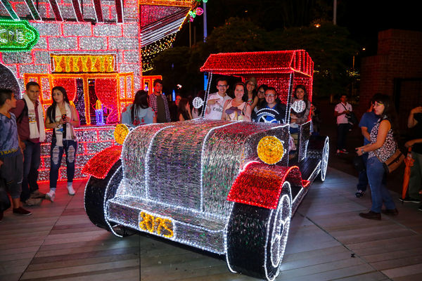 Encendido del Alumbrado Navideño 2015  
Encendido del Alumbrado Navideño 2015   
Fecha: Noviembre 28 de 2015. Lugar: Medellín, Parque de los Pies Descalzos
Para descargar esta fotografía en alta resolución, haga clic sobre la imagen hasta que la misma se despliegue en la pantalla completa; luego dé clic derecho y elija la opción "guardar imagen como". 
En caso de publicación por cualquier medio, solicitamos acompañarla del crédito: "Foto EPM"
Palabras clave: Encendido Alumbrado Navideño 2015