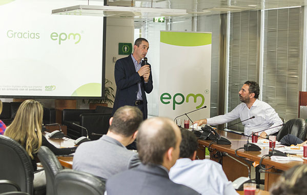 Nuevo Comité de Ética Grupo EPM
Nuevo Comité de Ética Grupo EPM
Fecha: Noviembre 28 de 2017
Para descargar esta fotografía en alta resolución, haga clic sobre la imagen hasta que la misma se despliegue en la pantalla completa; luego dé clic derecho y elija la opción "guardar imagen como". 
En caso de publicación por cualquier medio, solicitamos acompañarla del crédito: "Foto EPM"
Palabras clave: Nuevo Comité Ética Grupo EPM