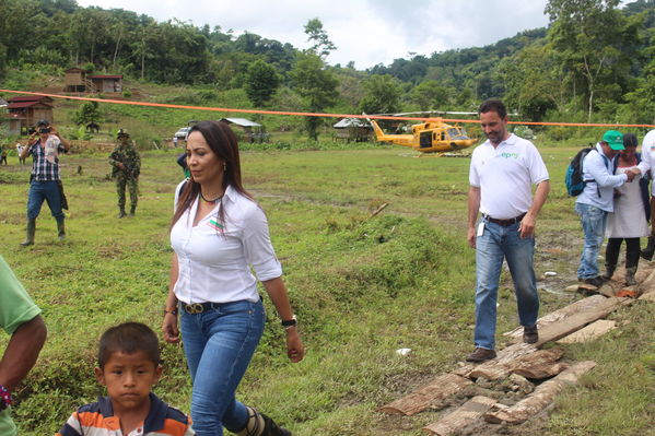 Entrega de viviendas de Aldeas en Playas, Urabá
Entrega de viviendas de Aldeas en Playas, Urabá
Fecha: Noviembre 8 de 2017
Para descargar esta fotografía en alta resolución, haga clic sobre la imagen hasta que la misma se despliegue en la pantalla completa; luego dé clic derecho y elija la opción "guardar imagen como". 
En caso de publicación por cualquier medio, solicitamos acompañarla del crédito: "Foto EPM"
Palabras clave: Entrega viviendas Aldeas Playas Urabá