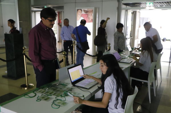Foro Regional Ambiental del proyecto hidroeléctrico Ituango
Foro Regional Ambiental del proyecto hidroeléctrico Ituango
Fecha: Noviembre 9 de 2017
Para descargar esta fotografía en alta resolución, haga clic sobre la imagen hasta que la misma se despliegue en la pantalla completa; luego dé clic derecho y elija la opción "guardar imagen como". 
En caso de publicación por cualquier medio, solicitamos acompañarla del crédito: "Foto EPM"
Palabras clave: Foro Regional Ambiental del proyecto hidroeléctrico Ituango