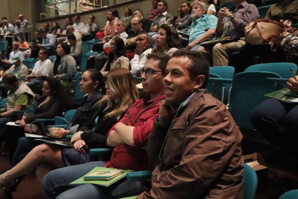 Foro Regional Ambiental del proyecto hidroeléctrico Ituango
Foro Regional Ambiental del proyecto hidroeléctrico Ituango
Fecha: Noviembre 9 de 2017
Para descargar esta fotografía en alta resolución, haga clic sobre la imagen hasta que la misma se despliegue en la pantalla completa; luego dé clic derecho y elija la opción "guardar imagen como". 
En caso de publicación por cualquier medio, solicitamos acompañarla del crédito: "Foto EPM"
Palabras clave: Foro Regional Ambiental del proyecto hidroeléctrico Ituango