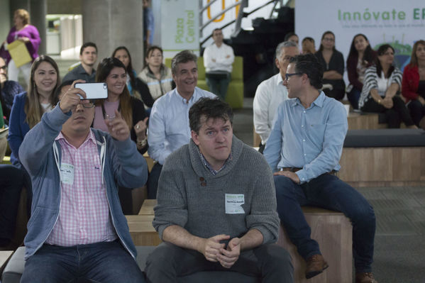 Acto premiación equipo ganador Innóvate EPM 2017
Acto premiación equipo ganador Innóvate EPM 2017
Fecha: Noviembre 9 de 2017
Para descargar esta fotografía en alta resolución, haga clic sobre la imagen hasta que la misma se despliegue en la pantalla completa; luego dé clic derecho y elija la opción "guardar imagen como". 
En caso de publicación por cualquier medio, solicitamos acompañarla del crédito: "Foto EPM"
Palabras clave: Acto premiación equipo ganador Innóvate EPM 2017