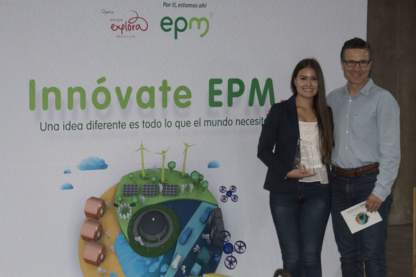 Acto premiación equipo ganador Innóvate EPM 2017
Acto premiación equipo ganador Innóvate EPM 2017
Fecha: Noviembre 9 de 2017
Para descargar esta fotografía en alta resolución, haga clic sobre la imagen hasta que la misma se despliegue en la pantalla completa; luego dé clic derecho y elija la opción "guardar imagen como". 
En caso de publicación por cualquier medio, solicitamos acompañarla del crédito: "Foto EPM"
Palabras clave: Acto premiación equipo ganador Innóvate EPM 2017