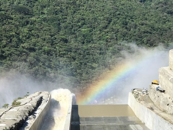 Apertura compuertas vertedero
Apertura compuertas vertedero
Noviembre 9 2018
Para descargar esta fotografía en alta resolución, haga clic sobre la imagen hasta que la misma se despliegue en la pantalla completa; luego dé clic derecho y elija la opción "guardar imagen como". 
En caso de publicación por cualquier medio, solicitamos acompañarla del crédito: "Foto EPM"
Palabras clave: Apertura compuertas vertedero