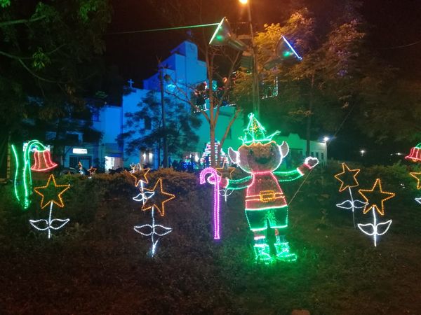 Alumbrados EPM municipios ganadores Encendamos la Alegría Navideña 2019
Alumbrados EPM municipios ganadores Encendamos la Alegría Navideña 2019
Fecha: Noviembre 20 2019.
Para descargar esta fotografía en alta resolución, haga clic sobre la imagen hasta que la misma se despliegue en la pantalla completa; luego dé clic derecho y elija la opción "guardar imagen como". 
En caso de publicación por cualquier medio, solicitamos acompañarla del crédito: "Foto EPM"
Palabras clave: Alumbrados EPM municipios ganadores Encendamos la Alegría Navideña 2019