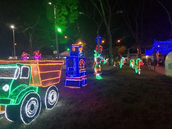 Alumbrados EPM municipios ganadores Encendamos la Alegría Navideña 2019
Alumbrados EPM municipios ganadores Encendamos la Alegría Navideña 2019
Fecha: Noviembre 20 2019.
Para descargar esta fotografía en alta resolución, haga clic sobre la imagen hasta que la misma se despliegue en la pantalla completa; luego dé clic derecho y elija la opción "guardar imagen como". 
En caso de publicación por cualquier medio, solicitamos acompañarla del crédito: "Foto EPM"
Palabras clave: Alumbrados EPM municipios ganadores Encendamos la Alegría Navideña 2019