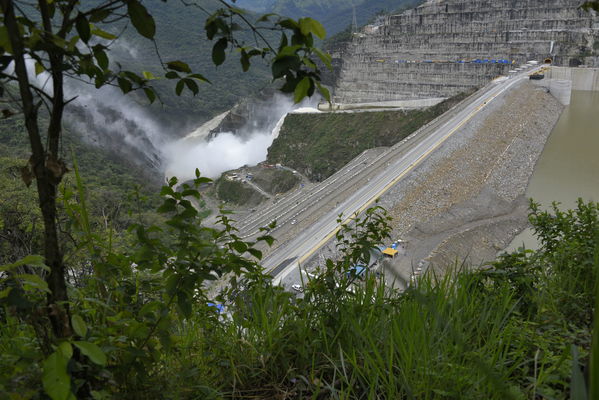 Inauguración vía sobre la cima de la presa
Inauguración vía sobre la cima de la presa
Fecha: Noviembre 8 2019
Para descargar esta fotografía en alta resolución, haga clic sobre la imagen hasta que la misma se despliegue en la pantalla completa; luego dé clic derecho y elija la opción "guardar imagen como". 
En caso de publicación por cualquier medio, solicitamos acompañarla del crédito: "Foto EPM"
Palabras clave: Inauguración vía sobre la cima de la presa