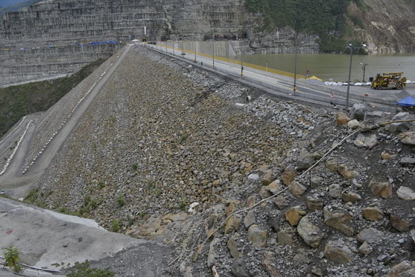 Inauguración vía sobre la cima de la presa
Inauguración vía sobre la cima de la presa
Fecha: Noviembre 8 2019
Para descargar esta fotografía en alta resolución, haga clic sobre la imagen hasta que la misma se despliegue en la pantalla completa; luego dé clic derecho y elija la opción "guardar imagen como". 
En caso de publicación por cualquier medio, solicitamos acompañarla del crédito: "Foto EPM"
Palabras clave: Inauguración vía sobre la cima de la presa