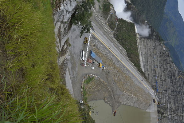 Inauguración vía sobre la cima de la presa
Inauguración vía sobre la cima de la presa
Fecha: Noviembre 8 2019
Para descargar esta fotografía en alta resolución, haga clic sobre la imagen hasta que la misma se despliegue en la pantalla completa; luego dé clic derecho y elija la opción "guardar imagen como". 
En caso de publicación por cualquier medio, solicitamos acompañarla del crédito: "Foto EPM"
Palabras clave: Inauguración vía sobre la cima de la presa