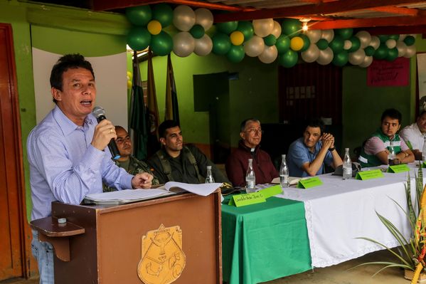 Entrega de casas en Amalfi del programa Aldeas – Fase IV
Entrega de casas en Amalfi del programa Aldeas – Fase IV           
Fecha: Octubre 1 de 2015
Para descargar esta fotografía en alta resolución, haga clic sobre la imagen hasta que la misma se despliegue en la pantalla completa; luego dé clic derecho y elija la opción "guardar imagen como". 
En caso de publicación por cualquier medio, solicitamos acompañarla del crédito: "Foto EPM"
Palabras clave: Entrega casas Amalfi programa Aldeas Fase IV