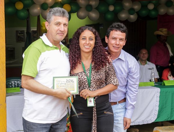 Entrega de casas en Amalfi del programa Aldeas – Fase IV
Entrega de casas en Amalfi del programa Aldeas – Fase IV           
Fecha: Octubre 1 de 2015
Para descargar esta fotografía en alta resolución, haga clic sobre la imagen hasta que la misma se despliegue en la pantalla completa; luego dé clic derecho y elija la opción "guardar imagen como". 
En caso de publicación por cualquier medio, solicitamos acompañarla del crédito: "Foto EPM"
Palabras clave: Entrega casas Amalfi programa Aldeas Fase IV