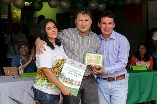 Entrega de casas en Amalfi del programa Aldeas – Fase IV
Entrega de casas en Amalfi del programa Aldeas – Fase IV           
Fecha: Octubre 1 de 2015
Para descargar esta fotografía en alta resolución, haga clic sobre la imagen hasta que la misma se despliegue en la pantalla completa; luego dé clic derecho y elija la opción "guardar imagen como". 
En caso de publicación por cualquier medio, solicitamos acompañarla del crédito: "Foto EPM"
Palabras clave: Entrega casas Amalfi programa Aldeas Fase IV
