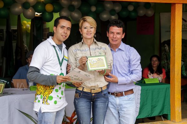 Entrega de casas en Amalfi del programa Aldeas – Fase IV
Entrega de casas en Amalfi del programa Aldeas – Fase IV           
Fecha: Octubre 1 de 2015
Para descargar esta fotografía en alta resolución, haga clic sobre la imagen hasta que la misma se despliegue en la pantalla completa; luego dé clic derecho y elija la opción "guardar imagen como". 
En caso de publicación por cualquier medio, solicitamos acompañarla del crédito: "Foto EPM"
Palabras clave: Entrega casas Amalfi programa Aldeas Fase IV