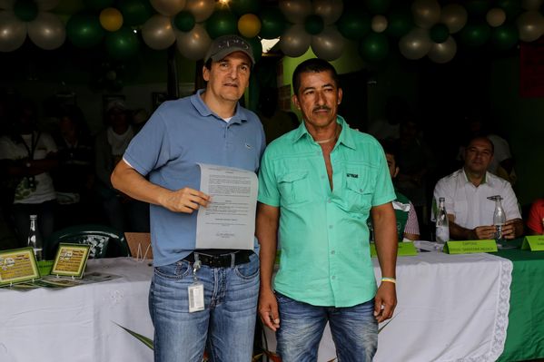 Entrega de casas en Amalfi del programa Aldeas – Fase IV
Entrega de casas en Amalfi del programa Aldeas – Fase IV           
Fecha: Octubre 1 de 2015
Para descargar esta fotografía en alta resolución, haga clic sobre la imagen hasta que la misma se despliegue en la pantalla completa; luego dé clic derecho y elija la opción "guardar imagen como". 
En caso de publicación por cualquier medio, solicitamos acompañarla del crédito: "Foto EPM"
Palabras clave: Entrega casas Amalfi programa Aldeas Fase IV