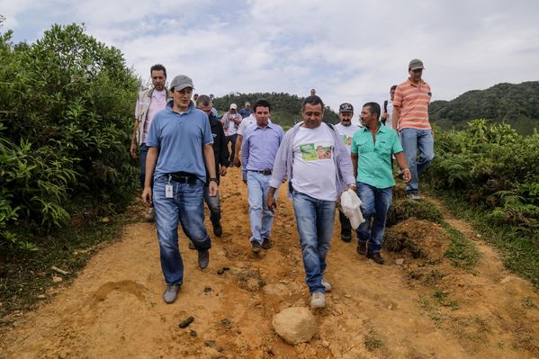 Entrega de casas en Amalfi del programa Aldeas – Fase IV
Entrega de casas en Amalfi del programa Aldeas – Fase IV           
Fecha: Octubre 1 de 2015
Para descargar esta fotografía en alta resolución, haga clic sobre la imagen hasta que la misma se despliegue en la pantalla completa; luego dé clic derecho y elija la opción "guardar imagen como". 
En caso de publicación por cualquier medio, solicitamos acompañarla del crédito: "Foto EPM"
Palabras clave: Entrega casas Amalfi programa Aldeas Fase IV