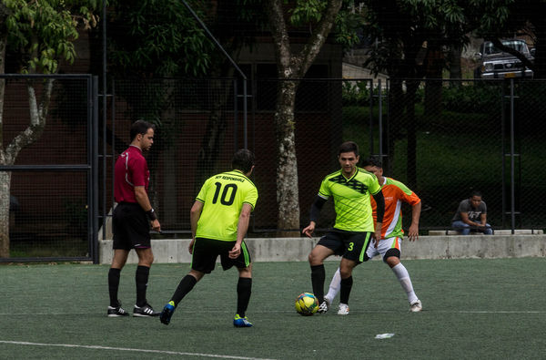 Juegos Deportivos y Recreativos
Juegos Deportivos y Recreativos
Fecha: Octubre 11 de 2014
Para descargar esta fotografía en alta resolución, haga clic sobre la imagen hasta que la misma se despliegue en la pantalla completa; luego dé clic derecho y elija la opción "guardar imagen como". 
En caso de publicación por cualquier medio, solicitamos acompañarla del crédito: "Foto EPM"
Palabras clave: Juegos Deportivos Recreativos fútbol