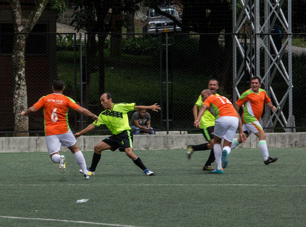 Juegos Deportivos y Recreativos
Juegos Deportivos y Recreativos
Fecha: Octubre 11 de 2014
Para descargar esta fotografía en alta resolución, haga clic sobre la imagen hasta que la misma se despliegue en la pantalla completa; luego dé clic derecho y elija la opción "guardar imagen como". 
En caso de publicación por cualquier medio, solicitamos acompañarla del crédito: "Foto EPM"
Palabras clave: Juegos Deportivos Recreativos fútbol