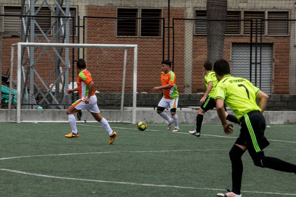 Juegos Deportivos y Recreativos
Juegos Deportivos y Recreativos
Fecha: Octubre 11 de 2014
Para descargar esta fotografía en alta resolución, haga clic sobre la imagen hasta que la misma se despliegue en la pantalla completa; luego dé clic derecho y elija la opción "guardar imagen como". 
En caso de publicación por cualquier medio, solicitamos acompañarla del crédito: "Foto EPM"
Palabras clave: Juegos Deportivos Recreativos fútbol