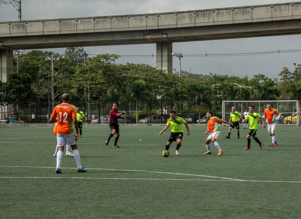 Juegos Deportivos y Recreativos
Juegos Deportivos y Recreativos
Fecha: Octubre 11 de 2014
Para descargar esta fotografía en alta resolución, haga clic sobre la imagen hasta que la misma se despliegue en la pantalla completa; luego dé clic derecho y elija la opción "guardar imagen como". 
En caso de publicación por cualquier medio, solicitamos acompañarla del crédito: "Foto EPM"
Palabras clave: Juegos Deportivos Recreativos fútbol