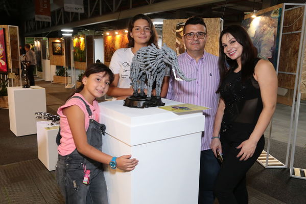 Exposición Artística EPM
Exposición Artística EPM
Fecha: Octubre 17 de 2017
Para descargar esta fotografía en alta resolución, haga clic sobre la imagen hasta que la misma se despliegue en la pantalla completa; luego dé clic derecho y elija la opción "guardar imagen como". 
En caso de publicación por cualquier medio, solicitamos acompañarla del crédito: "Foto EPM"
Palabras clave: Exposición Artística EPM