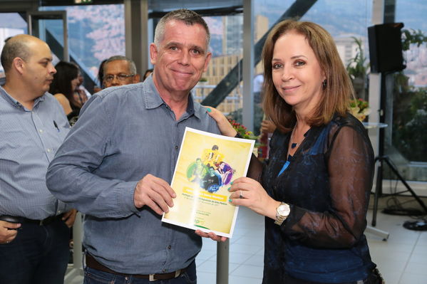 Exposición Artística EPM
Exposición Artística EPM
Fecha: Octubre 17 de 2017
Para descargar esta fotografía en alta resolución, haga clic sobre la imagen hasta que la misma se despliegue en la pantalla completa; luego dé clic derecho y elija la opción "guardar imagen como". 
En caso de publicación por cualquier medio, solicitamos acompañarla del crédito: "Foto EPM"
Palabras clave: Exposición Artística EPM