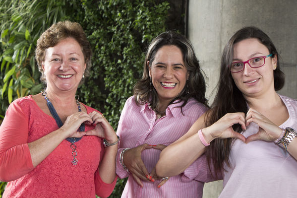 “Modo rosa”: campaña de prevención del cáncer de seno
“Modo rosa”: campaña de prevención del cáncer de seno
Fecha: Octubre 19 de 2016
Para descargar esta fotografía en alta resolución, haga clic sobre la imagen hasta que la misma se despliegue en la pantalla completa; luego dé clic derecho y elija la opción "guardar imagen como". 
En caso de publicación por cualquier medio, solicitamos acompañarla del crédito: "Foto EPM"
Palabras clave: Modo rosa campaña prevención cáncer seno