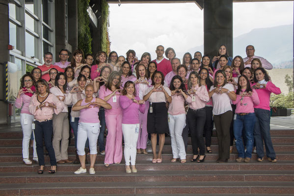 “Modo rosa”: campaña de prevención del cáncer de seno
“Modo rosa”: campaña de prevención del cáncer de seno
Fecha: Octubre 19 de 2016
Para descargar esta fotografía en alta resolución, haga clic sobre la imagen hasta que la misma se despliegue en la pantalla completa; luego dé clic derecho y elija la opción "guardar imagen como". 
En caso de publicación por cualquier medio, solicitamos acompañarla del crédito: "Foto EPM"
Palabras clave: Modo rosa campaña prevención cáncer seno