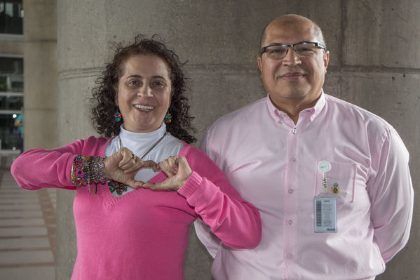 “Modo rosa”: campaña de prevención del cáncer de seno
“Modo rosa”: campaña de prevención del cáncer de seno
Fecha: Octubre 19 de 2016
Para descargar esta fotografía en alta resolución, haga clic sobre la imagen hasta que la misma se despliegue en la pantalla completa; luego dé clic derecho y elija la opción "guardar imagen como". 
En caso de publicación por cualquier medio, solicitamos acompañarla del crédito: "Foto EPM"
Palabras clave: Modo rosa campaña prevención cáncer seno