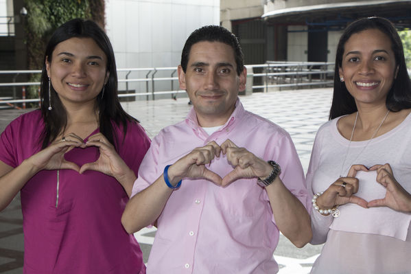 “Modo rosa”: campaña de prevención del cáncer de seno
“Modo rosa”: campaña de prevención del cáncer de seno
Fecha: Octubre 19 de 2016
Para descargar esta fotografía en alta resolución, haga clic sobre la imagen hasta que la misma se despliegue en la pantalla completa; luego dé clic derecho y elija la opción "guardar imagen como". 
En caso de publicación por cualquier medio, solicitamos acompañarla del crédito: "Foto EPM"
Palabras clave: Modo rosa campaña prevención cáncer seno