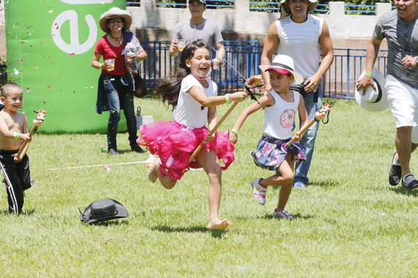 Feria de la Familia Oriente
Feria de la Familia Oriente
Fecha: Octubre 22 de 2016
Para descargar esta fotografía en alta resolución, haga clic sobre la imagen hasta que la misma se despliegue en la pantalla completa; luego dé clic derecho y elija la opción "guardar imagen como". 
En caso de publicación por cualquier medio, solicitamos acompañarla del crédito: "Foto EPM"
Palabras clave: Feria Familia Oriente Cocorná