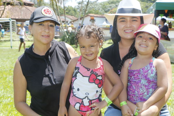 Feria de la Familia Oriente
Feria de la Familia Oriente
Fecha: Octubre 22 de 2016
Para descargar esta fotografía en alta resolución, haga clic sobre la imagen hasta que la misma se despliegue en la pantalla completa; luego dé clic derecho y elija la opción "guardar imagen como". 
En caso de publicación por cualquier medio, solicitamos acompañarla del crédito: "Foto EPM"
Palabras clave: Feria Familia Oriente Cocorná