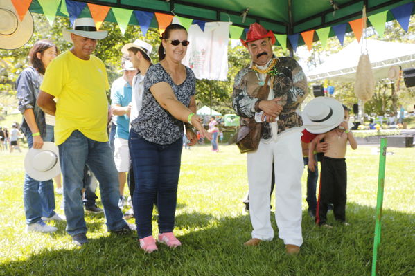 Feria de la Familia Oriente
Feria de la Familia Oriente
Fecha: Octubre 22 de 2016
Para descargar esta fotografía en alta resolución, haga clic sobre la imagen hasta que la misma se despliegue en la pantalla completa; luego dé clic derecho y elija la opción "guardar imagen como". 
En caso de publicación por cualquier medio, solicitamos acompañarla del crédito: "Foto EPM"
Palabras clave: Feria Familia Oriente Cocorná