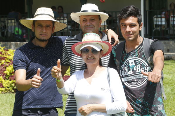 Feria de la Familia Oriente
Feria de la Familia Oriente
Fecha: Octubre 22 de 2016
Para descargar esta fotografía en alta resolución, haga clic sobre la imagen hasta que la misma se despliegue en la pantalla completa; luego dé clic derecho y elija la opción "guardar imagen como". 
En caso de publicación por cualquier medio, solicitamos acompañarla del crédito: "Foto EPM"
Palabras clave: Feria Familia Oriente Cocorná