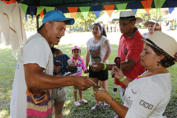 Feria de la Familia Oriente
Feria de la Familia Oriente
Fecha: Octubre 22 de 2016
Para descargar esta fotografía en alta resolución, haga clic sobre la imagen hasta que la misma se despliegue en la pantalla completa; luego dé clic derecho y elija la opción "guardar imagen como". 
En caso de publicación por cualquier medio, solicitamos acompañarla del crédito: "Foto EPM"
Palabras clave: Feria Familia Oriente Cocorná