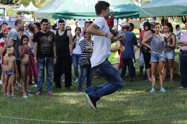 Feria de la Familia Oriente
Feria de la Familia Oriente
Fecha: Octubre 22 de 2016
Para descargar esta fotografía en alta resolución, haga clic sobre la imagen hasta que la misma se despliegue en la pantalla completa; luego dé clic derecho y elija la opción "guardar imagen como". 
En caso de publicación por cualquier medio, solicitamos acompañarla del crédito: "Foto EPM"
Palabras clave: Feria Familia Oriente Cocorná