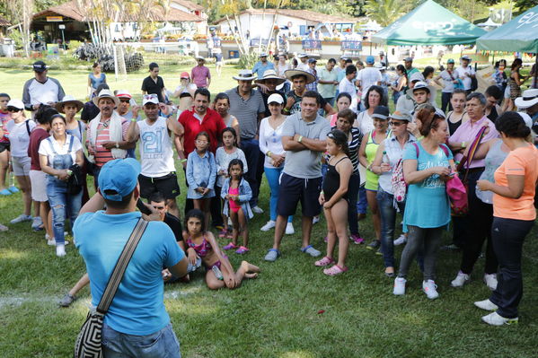 Feria de la Familia Oriente
Feria de la Familia Oriente
Fecha: Octubre 22 de 2016
Para descargar esta fotografía en alta resolución, haga clic sobre la imagen hasta que la misma se despliegue en la pantalla completa; luego dé clic derecho y elija la opción "guardar imagen como". 
En caso de publicación por cualquier medio, solicitamos acompañarla del crédito: "Foto EPM"
Palabras clave: Feria Familia Oriente Cocorná