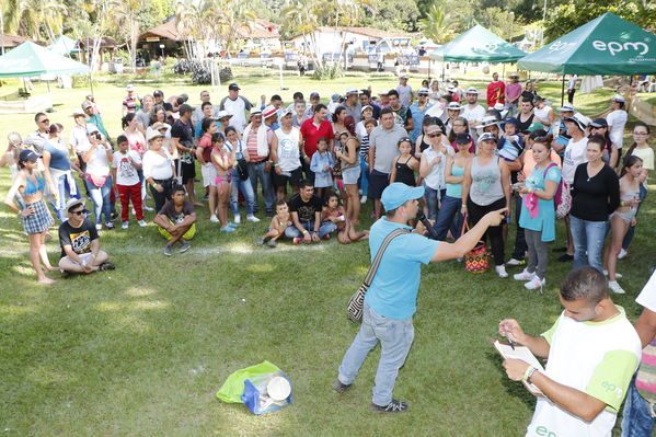 Feria de la Familia Oriente
Feria de la Familia Oriente
Fecha: Octubre 22 de 2016
Para descargar esta fotografía en alta resolución, haga clic sobre la imagen hasta que la misma se despliegue en la pantalla completa; luego dé clic derecho y elija la opción "guardar imagen como". 
En caso de publicación por cualquier medio, solicitamos acompañarla del crédito: "Foto EPM"
Palabras clave: Feria Familia Oriente Cocorná