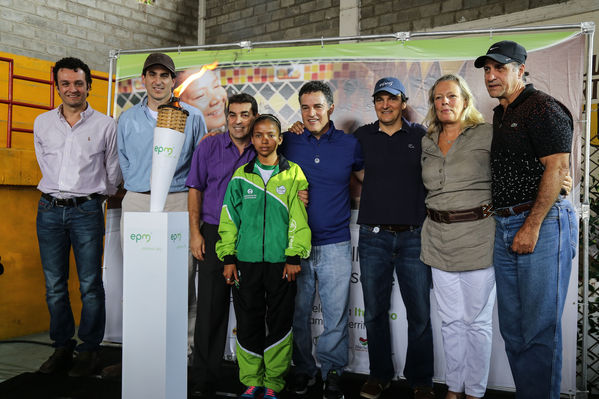 Visita del Ministro de Minas y Energía al proyecto Ituango y entrega del Gas Natural
Visita del Ministro de Minas y Energía al proyecto Ituango y entrega del Gas Natural
Fecha: Octubre 25 de 2014
Para descargar esta fotografía en alta resolución, haga clic sobre la imagen hasta que la misma se despliegue en la pantalla completa; luego dé clic derecho y elija la opción "guardar imagen como". 
En caso de publicación por cualquier medio, solicitamos acompañarla del crédito: "Foto EPM"
Palabras clave: Visita Ministro Minas Energía proyecto Ituango entrega Gas Natural