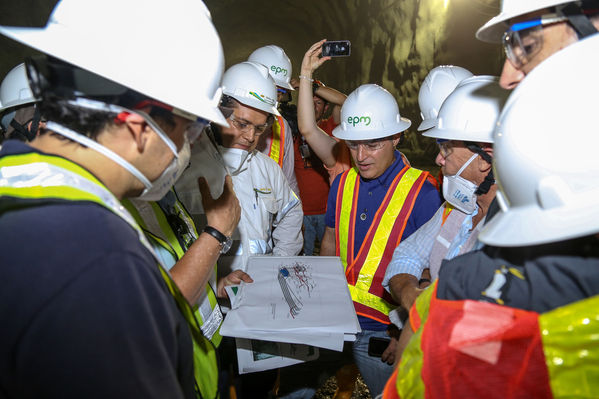 Visita del Ministro de Minas y Energía al proyecto Ituango y entrega del Gas Natural
Visita del Ministro de Minas y Energía al proyecto Ituango y entrega del Gas Natural
Fecha: Octubre 25 de 2014
Para descargar esta fotografía en alta resolución, haga clic sobre la imagen hasta que la misma se despliegue en la pantalla completa; luego dé clic derecho y elija la opción "guardar imagen como". 
En caso de publicación por cualquier medio, solicitamos acompañarla del crédito: "Foto EPM"
Palabras clave: Visita Ministro Minas Energía proyecto Ituango entrega Gas Natural