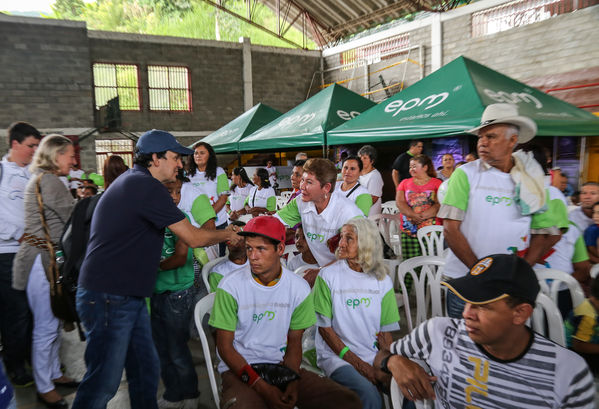 Visita del Ministro de Minas y Energía al proyecto Ituango y entrega del Gas Natural
Visita del Ministro de Minas y Energía al proyecto Ituango y entrega del Gas Natural
Fecha: Octubre 25 de 2014
Para descargar esta fotografía en alta resolución, haga clic sobre la imagen hasta que la misma se despliegue en la pantalla completa; luego dé clic derecho y elija la opción "guardar imagen como". 
En caso de publicación por cualquier medio, solicitamos acompañarla del crédito: "Foto EPM"
Palabras clave: Visita Ministro Minas Energía proyecto Ituango entrega Gas Natural