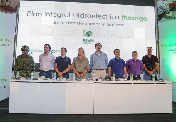 Visita del Ministro de Minas y Energía al proyecto Ituango y entrega del Gas Natural
Visita del Ministro de Minas y Energía al proyecto Ituango y entrega del Gas Natural
Fecha: Octubre 25 de 2014
Para descargar esta fotografía en alta resolución, haga clic sobre la imagen hasta que la misma se despliegue en la pantalla completa; luego dé clic derecho y elija la opción "guardar imagen como". 
En caso de publicación por cualquier medio, solicitamos acompañarla del crédito: "Foto EPM"
Palabras clave: Visita Ministro Minas Energía proyecto Ituango entrega Gas Natural