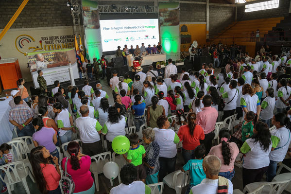 Visita del Ministro de Minas y Energía al proyecto Ituango y entrega del Gas Natural
Visita del Ministro de Minas y Energía al proyecto Ituango y entrega del Gas Natural
Fecha: Octubre 25 de 2014
Para descargar esta fotografía en alta resolución, haga clic sobre la imagen hasta que la misma se despliegue en la pantalla completa; luego dé clic derecho y elija la opción "guardar imagen como". 
En caso de publicación por cualquier medio, solicitamos acompañarla del crédito: "Foto EPM"
Palabras clave: Visita Ministro Minas Energía proyecto Ituango entrega Gas Natural