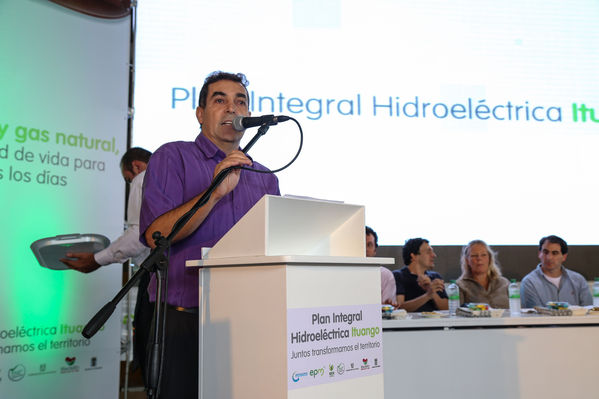 Visita del Ministro de Minas y Energía al proyecto Ituango y entrega del Gas Natural
Visita del Ministro de Minas y Energía al proyecto Ituango y entrega del Gas Natural
Fecha: Octubre 25 de 2014
Para descargar esta fotografía en alta resolución, haga clic sobre la imagen hasta que la misma se despliegue en la pantalla completa; luego dé clic derecho y elija la opción "guardar imagen como". 
En caso de publicación por cualquier medio, solicitamos acompañarla del crédito: "Foto EPM"
Palabras clave: Visita Ministro Minas Energía proyecto Ituango entrega Gas Natural