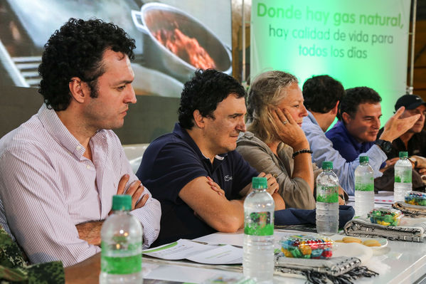 Visita del Ministro de Minas y Energía al proyecto Ituango y entrega del Gas Natural
Visita del Ministro de Minas y Energía al proyecto Ituango y entrega del Gas Natural
Fecha: Octubre 25 de 2014
Para descargar esta fotografía en alta resolución, haga clic sobre la imagen hasta que la misma se despliegue en la pantalla completa; luego dé clic derecho y elija la opción "guardar imagen como". 
En caso de publicación por cualquier medio, solicitamos acompañarla del crédito: "Foto EPM"
Palabras clave: Visita Ministro Minas Energía proyecto Ituango entrega Gas Natural